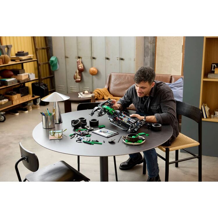 Product LEGO® Technic: Aston Martin Aramco AMR25 F1® Car  (42240) image