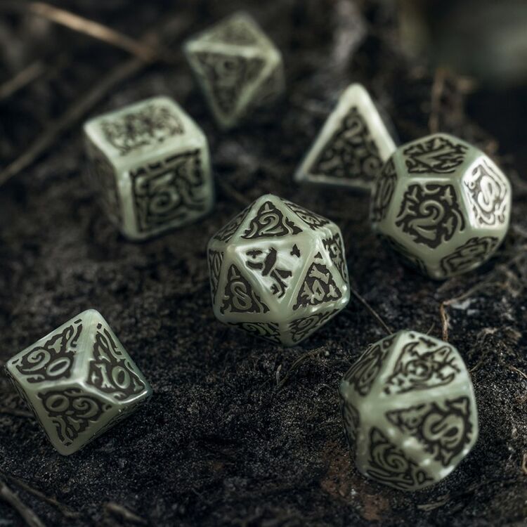 Product The Witcher Dice Set: Leshen - The Totem Builder image